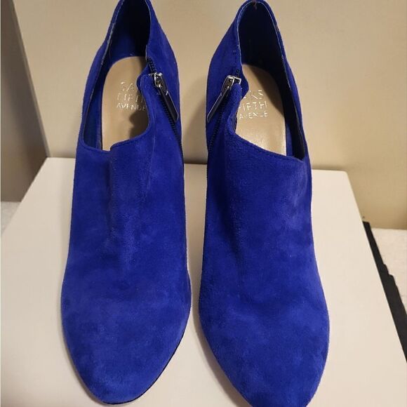 Showstoppers! Saks Fifth Avenue Blue Suede Swarovski Crystal Heel Booties Sz.9 - Picture 4 of 6